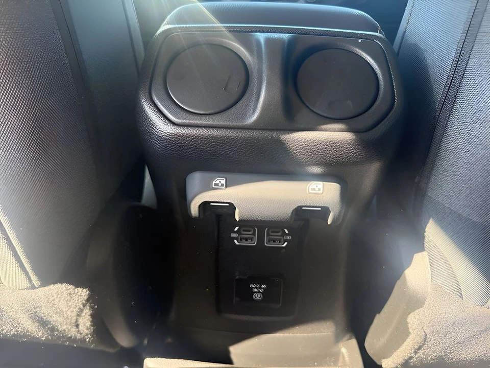 2025 Jeep JL Wrangler - Image 13 of 31