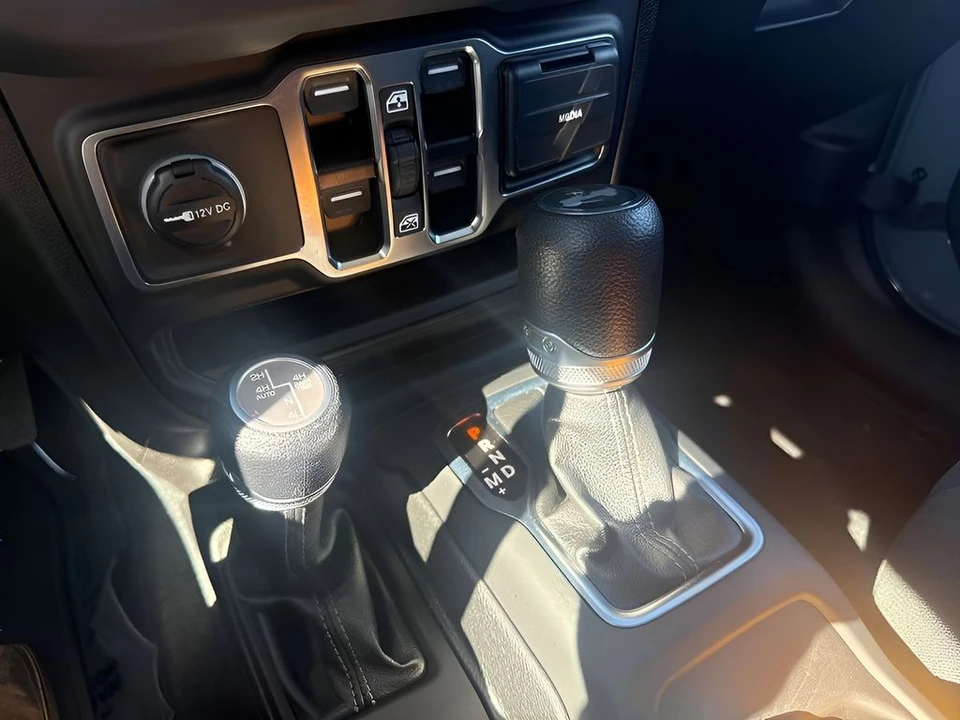 2025 Jeep JL Wrangler - Image 18 of 31