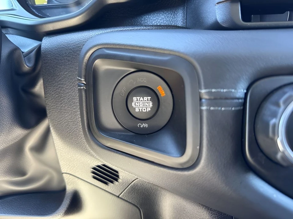 2025 Jeep JL Wrangler - Image 20 of 21