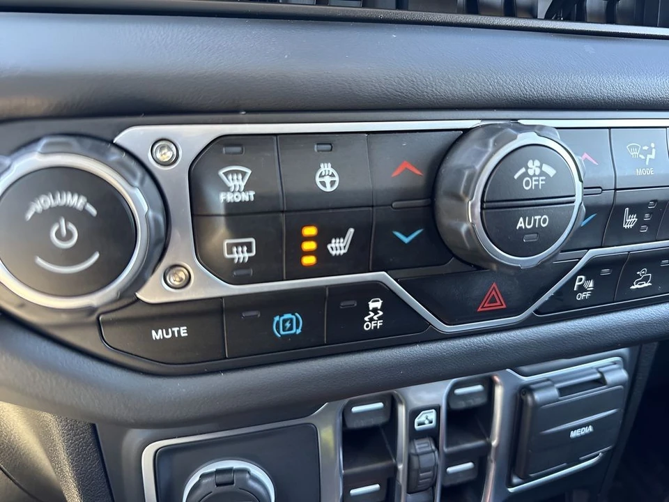 2025 Jeep JL Wrangler - Image 19 of 21