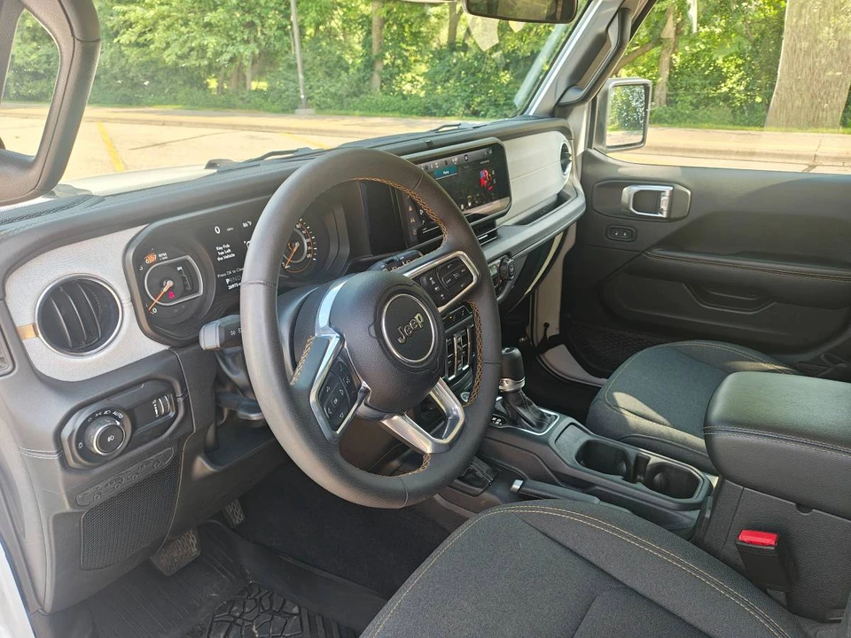 2025 Jeep JL Wrangler - Image 3 of 6