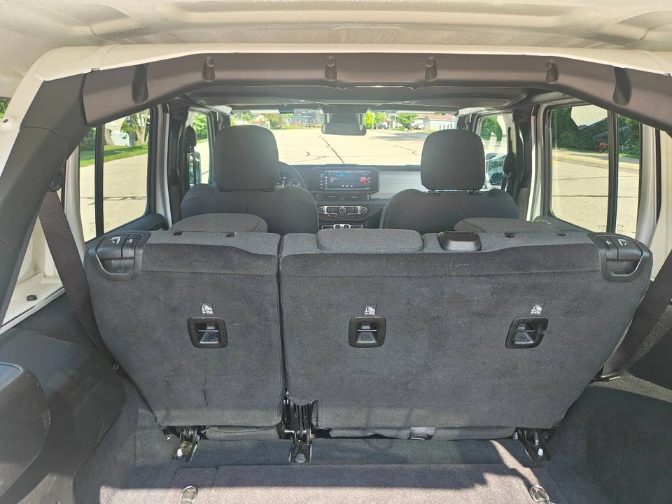 2025 Jeep JL Wrangler - Image 5 of 6