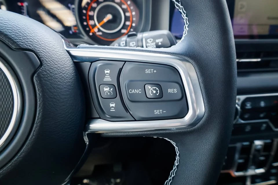 2025 Jeep JL Wrangler - Image 17 of 20