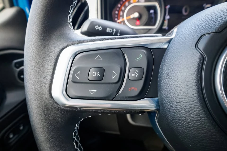 2025 Jeep JL Wrangler - Image 16 of 20