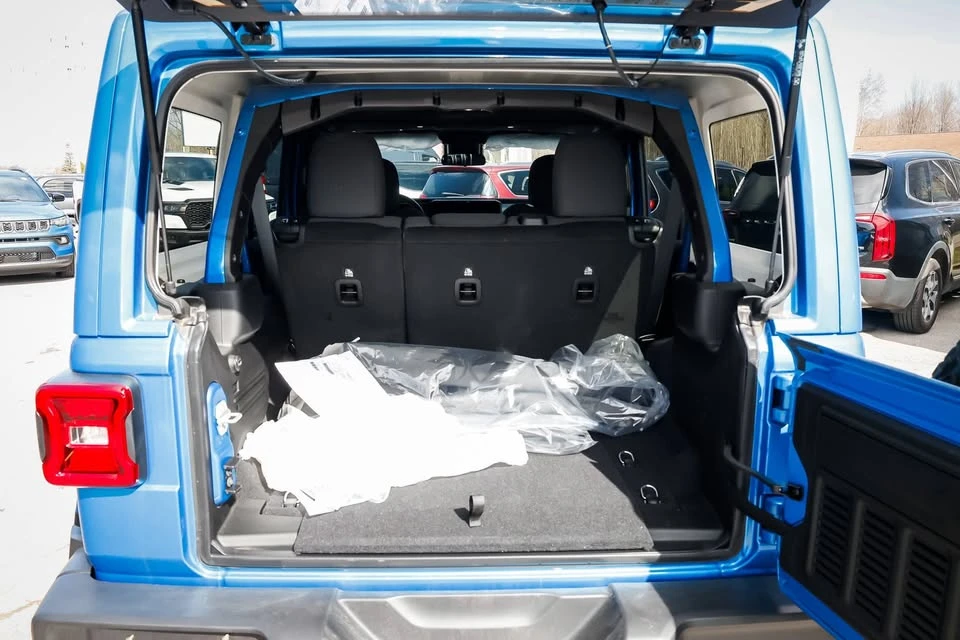2025 Jeep JL Wrangler - Image 10 of 20