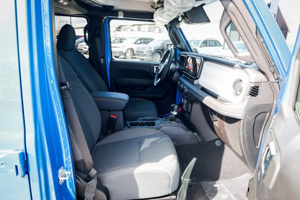 2025 Jeep JL Wrangler - Image 11 of 20