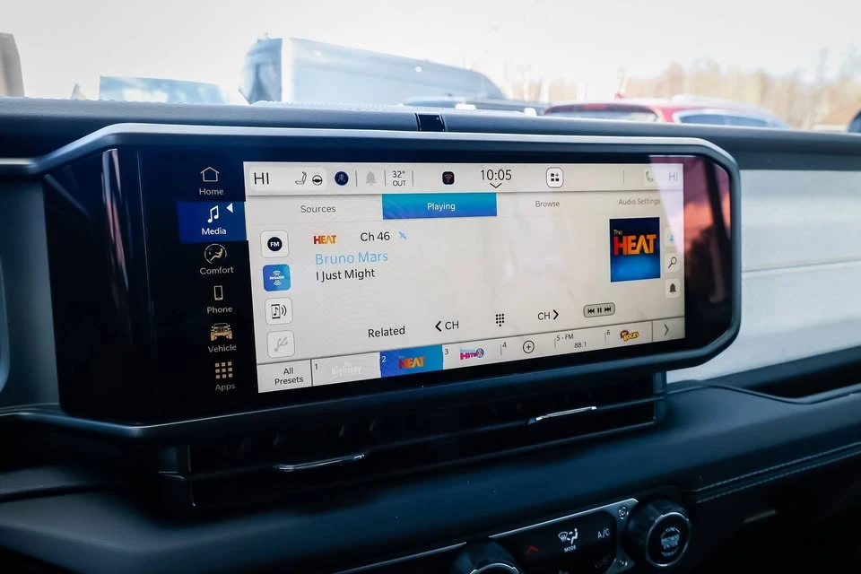 2025 Jeep JL Wrangler - Image 19 of 20