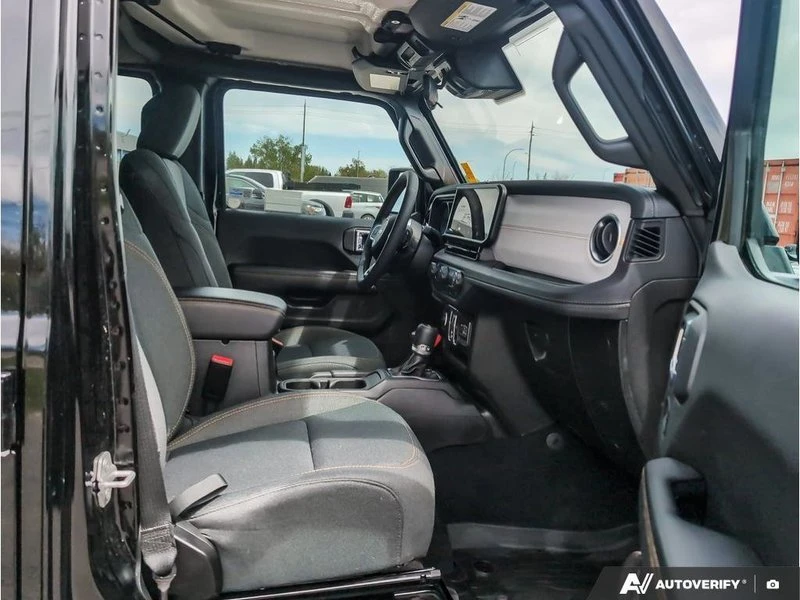 2025 Jeep JL Wrangler - Image 17 of 20