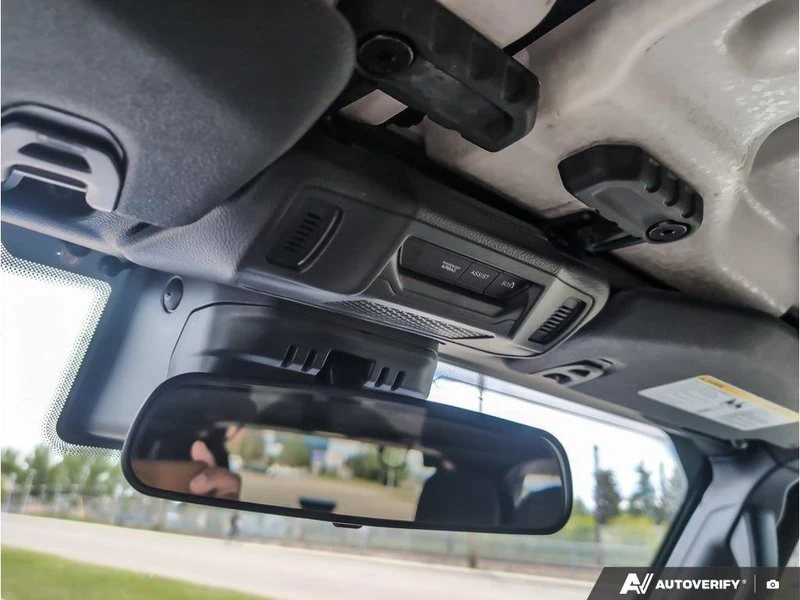2025 Jeep JL Wrangler - Image 16 of 20