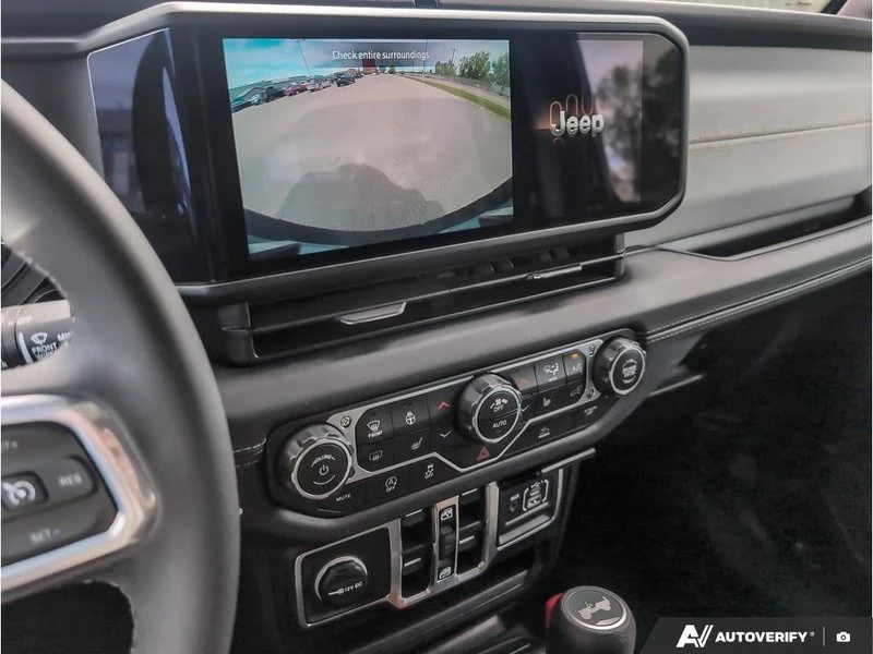 2025 Jeep JL Wrangler - Image 15 of 20