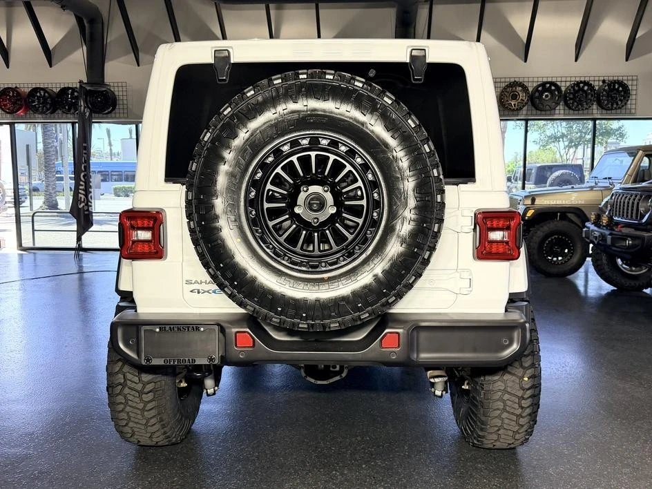 2025 Jeep JL Wrangler - Image 17 of 31