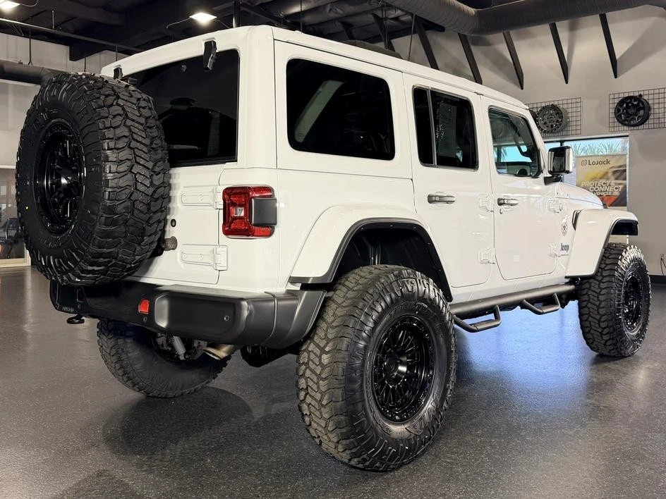 2025 Jeep JL Wrangler - Image 18 of 31