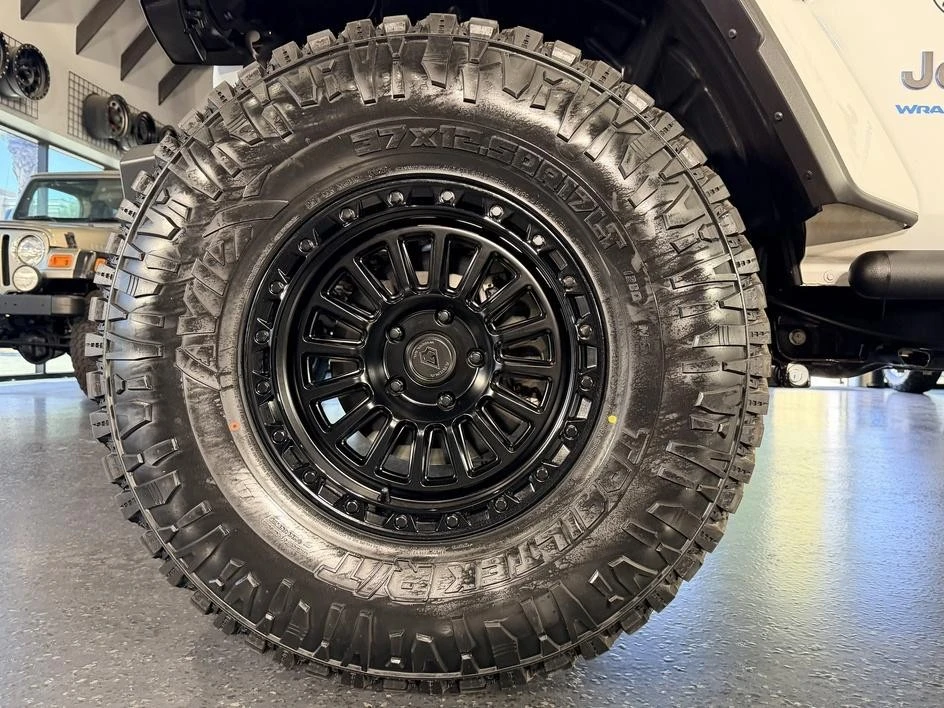 2025 Jeep JL Wrangler - Image 28 of 31