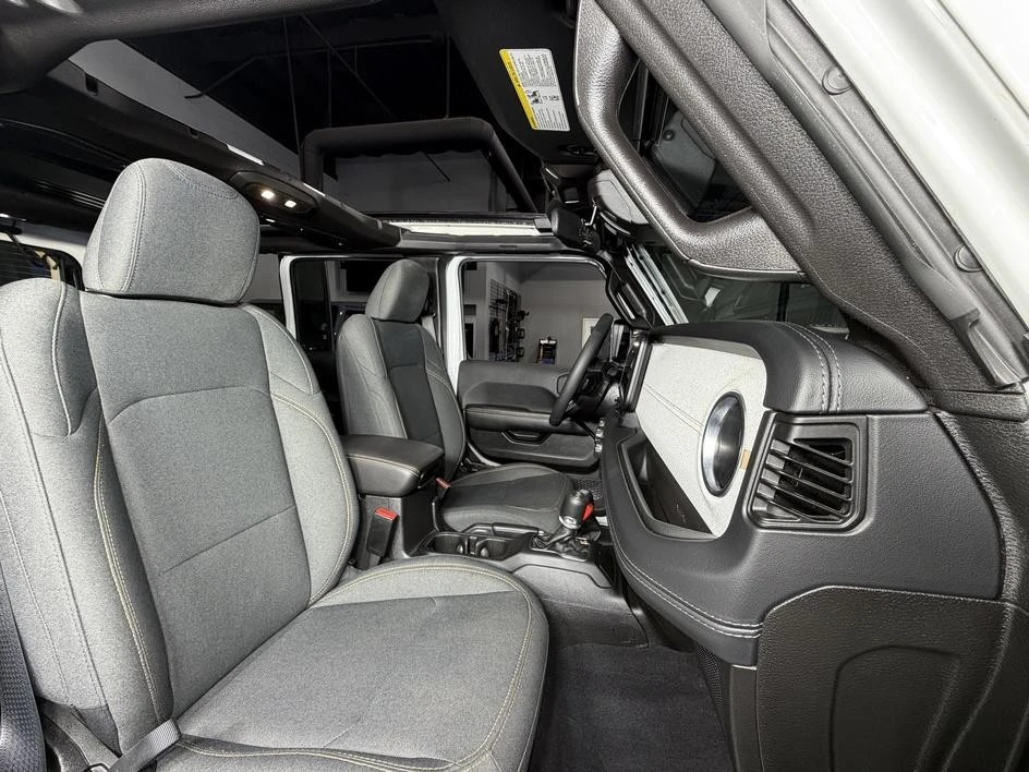 2025 Jeep JL Wrangler - Image 22 of 31