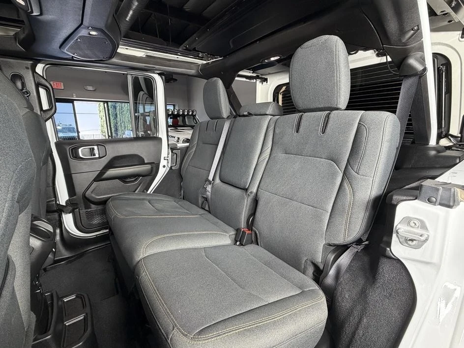 2025 Jeep JL Wrangler - Image 21 of 31