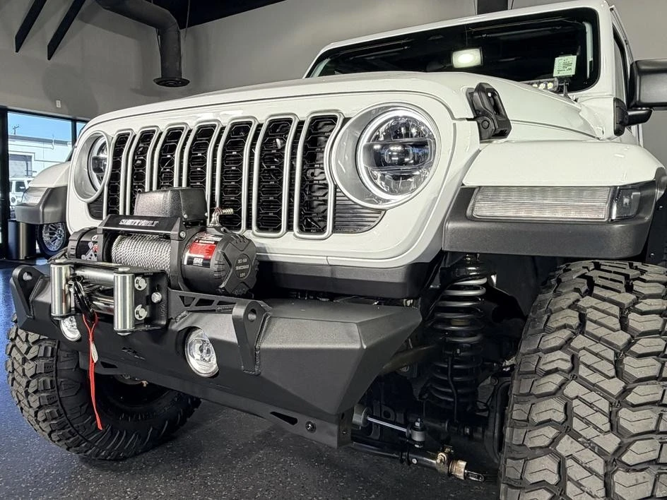 2025 Jeep JL Wrangler - Image 11 of 31