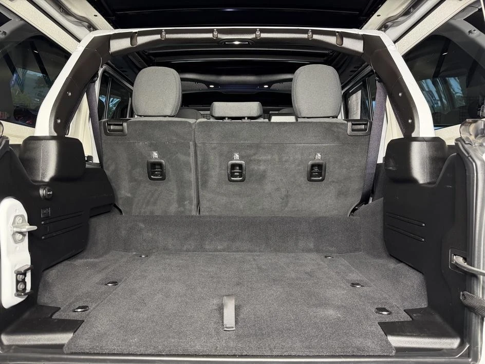 2025 Jeep JL Wrangler - Image 27 of 31