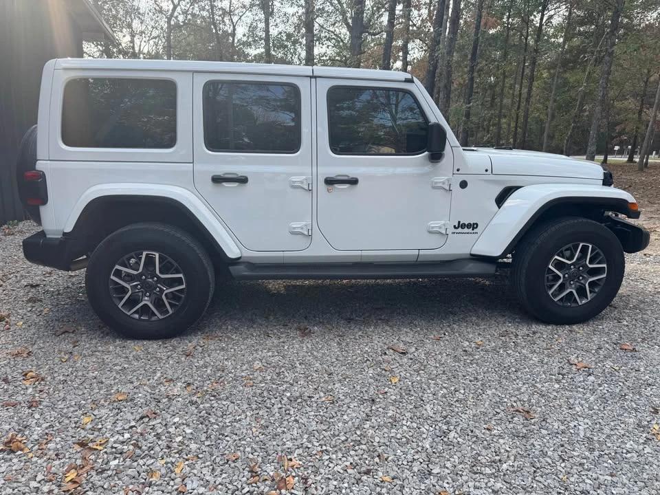 2025 Jeep JL Wrangler - Image 3 of 8