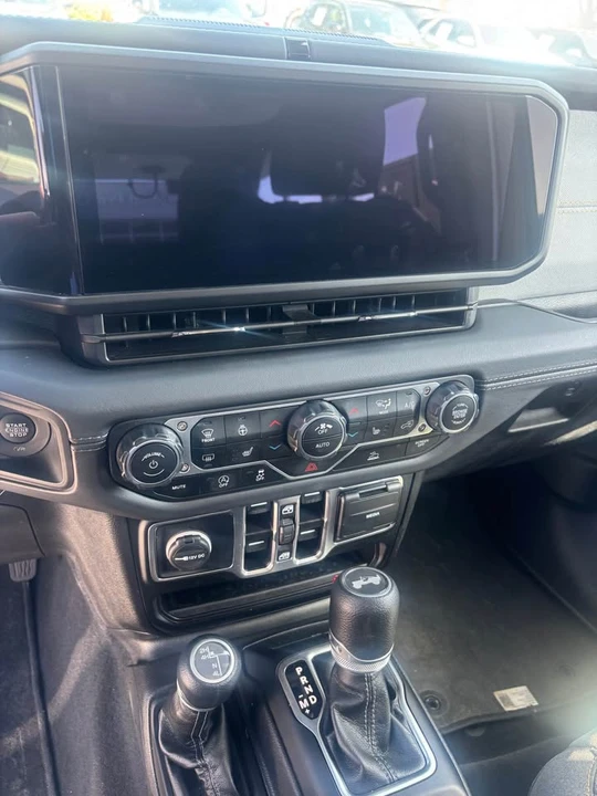 2025 Jeep JL Wrangler - Image 5 of 9