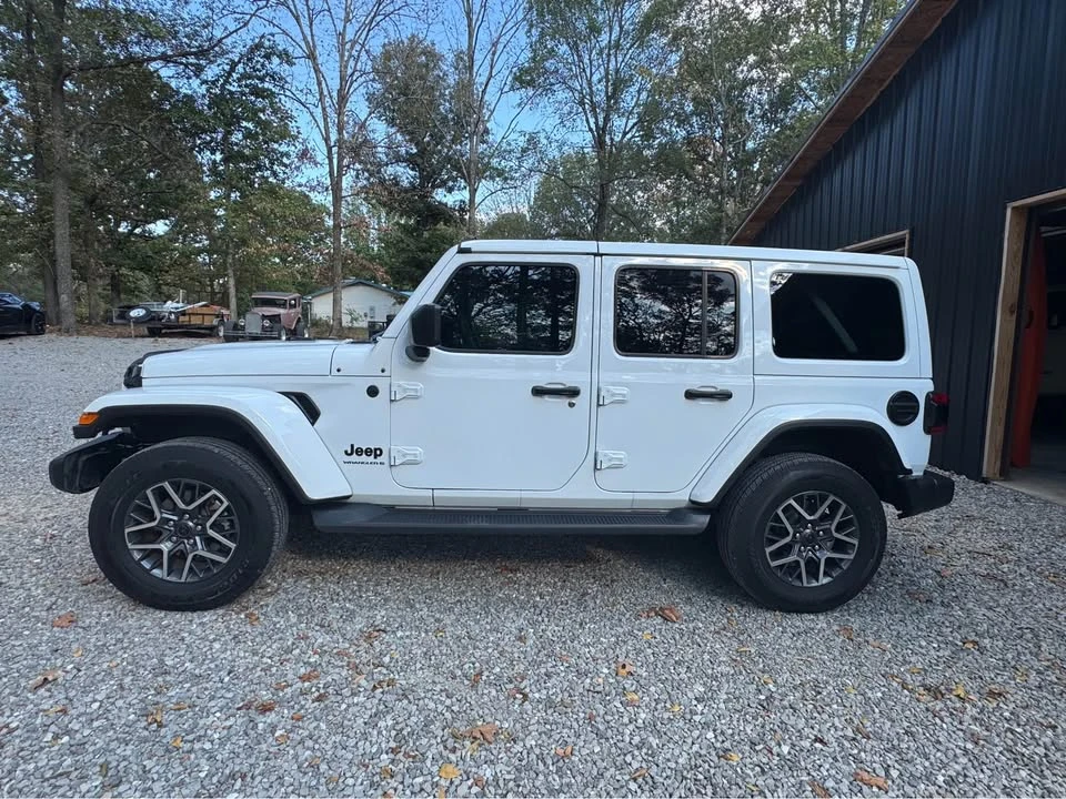 2025 Jeep JL Wrangler - Image 2 of 8