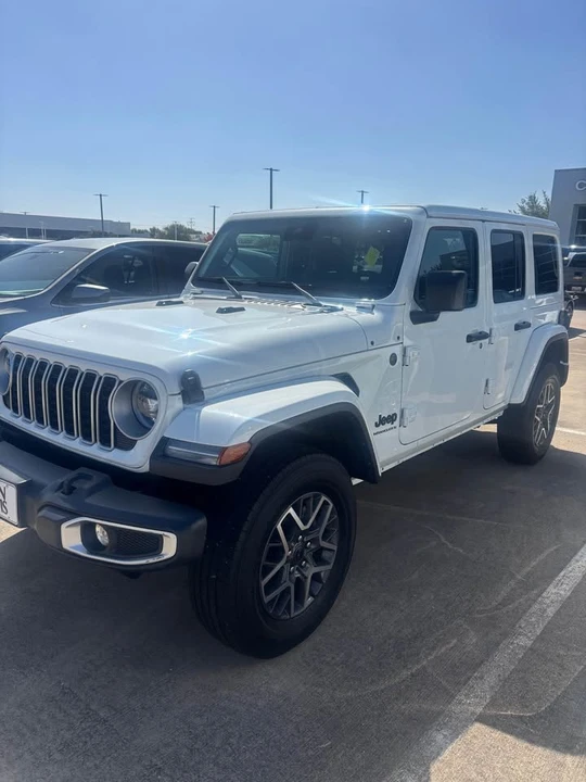 2025 Jeep JL Wrangler - Image 2 of 9