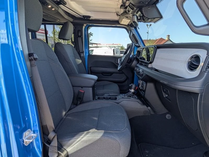 2025 Jeep JL Wrangler - Image 20 of 20