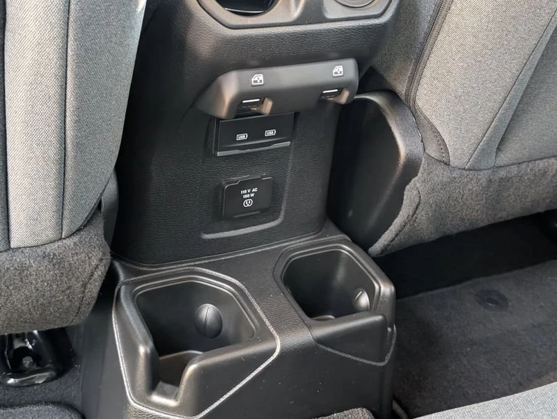 2025 Jeep JL Wrangler - Image 19 of 20