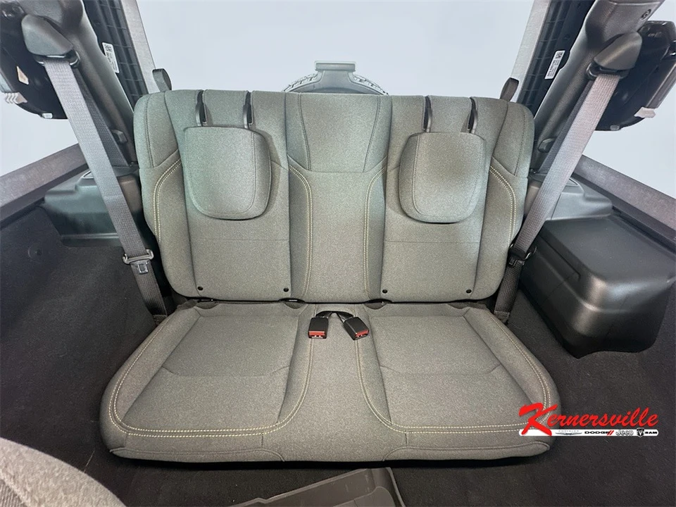 2025 Jeep JL Wrangler - Image 13 of 21