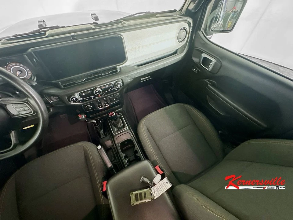 2025 Jeep JL Wrangler - Image 11 of 21