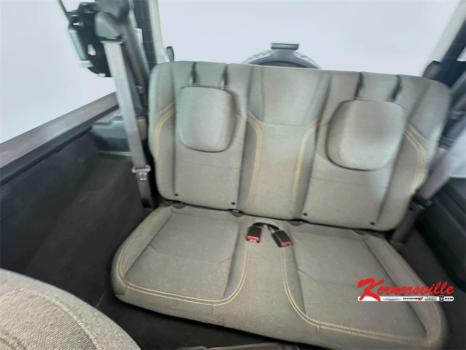 2025 Jeep JL Wrangler - Image 12 of 21