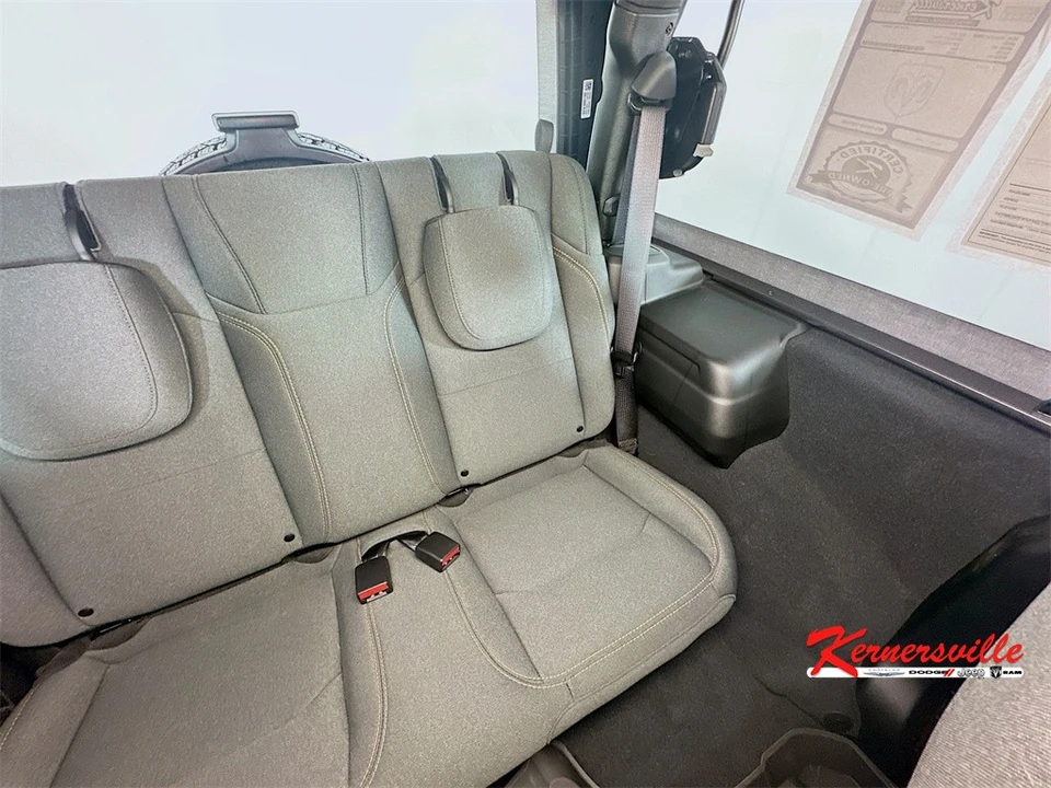 2025 Jeep JL Wrangler - Image 14 of 21