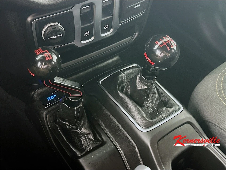 2025 Jeep JL Wrangler - Image 16 of 21