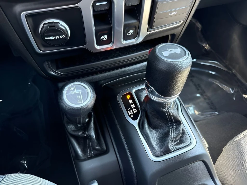 2025 Jeep JL Wrangler - Image 11 of 21