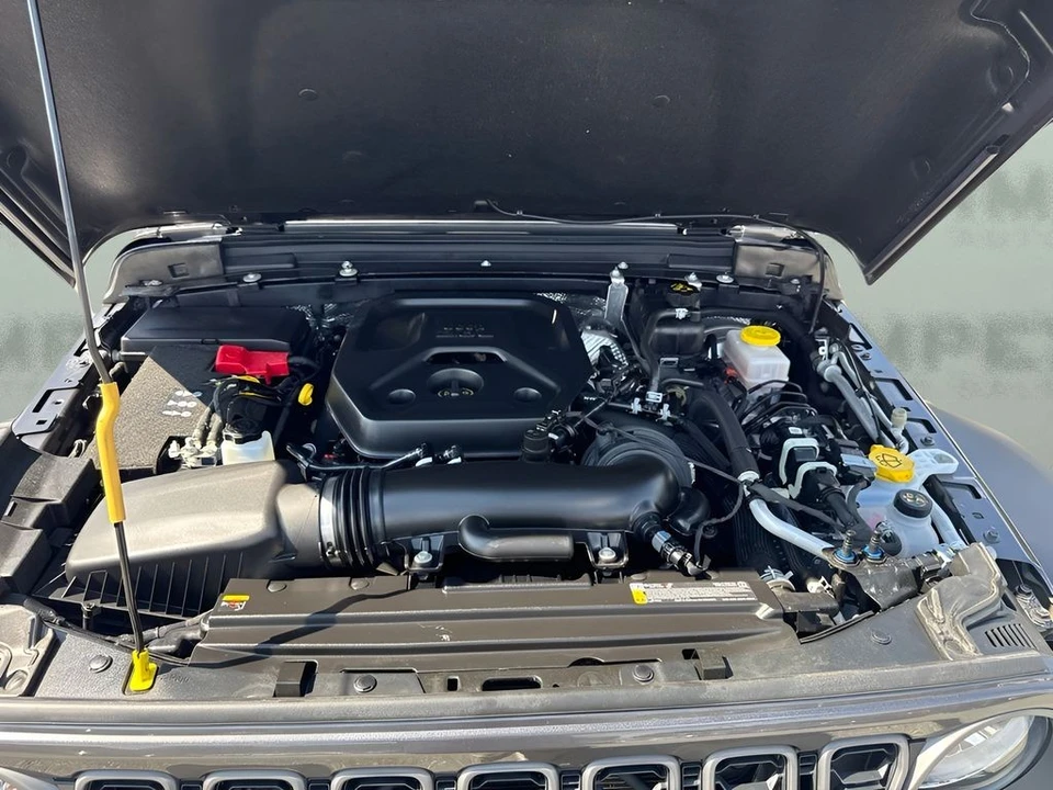 2025 Jeep JL Wrangler - Image 18 of 21