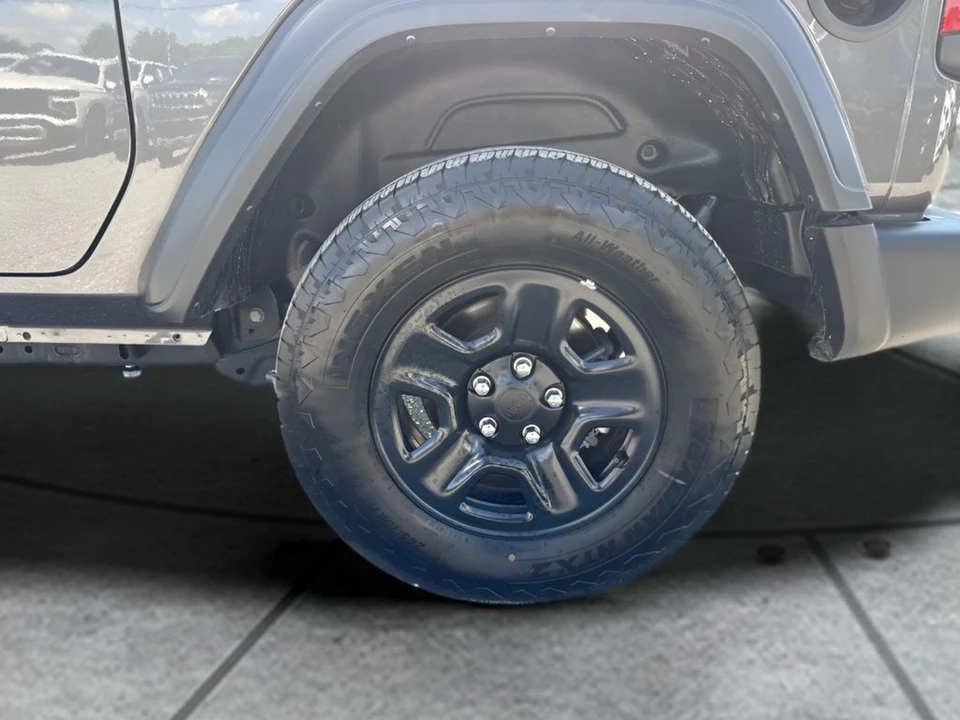 2025 Jeep JL Wrangler - Image 20 of 21