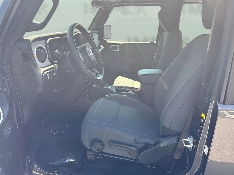 2025 Jeep JL Wrangler - Image 5 of 21