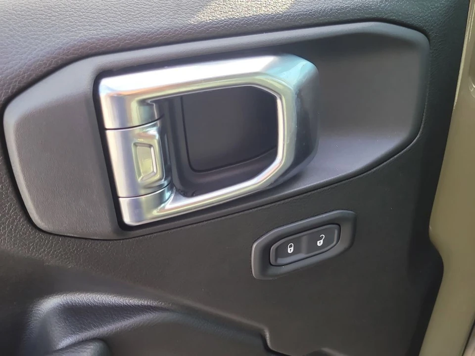 2025 Jeep JL Wrangler - Image 11 of 21