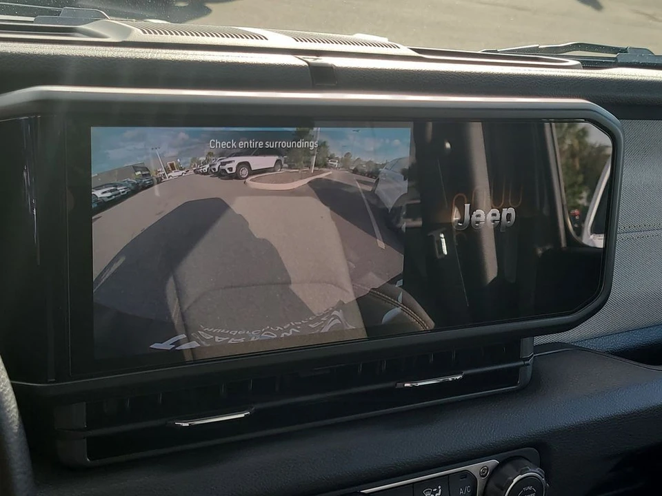 2025 Jeep JL Wrangler - Image 18 of 21