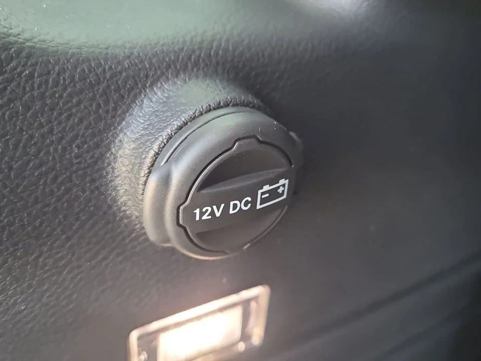 2025 Jeep JL Wrangler - Image 9 of 21