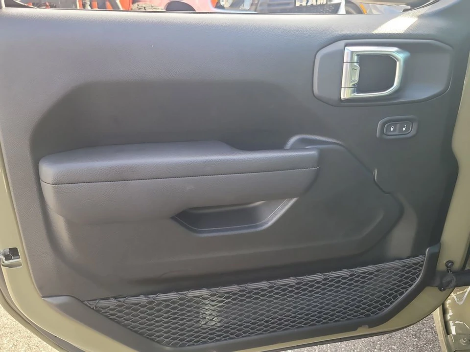 2025 Jeep JL Wrangler - Image 10 of 21