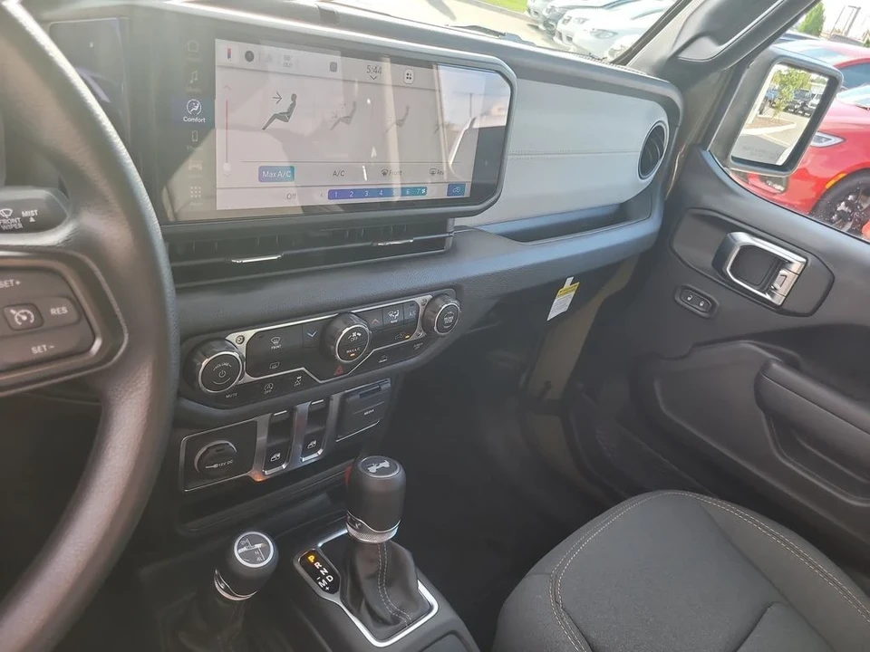 2025 Jeep JL Wrangler - Image 15 of 21