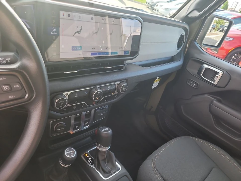 2025 Jeep JL Wrangler - Image 15 of 21