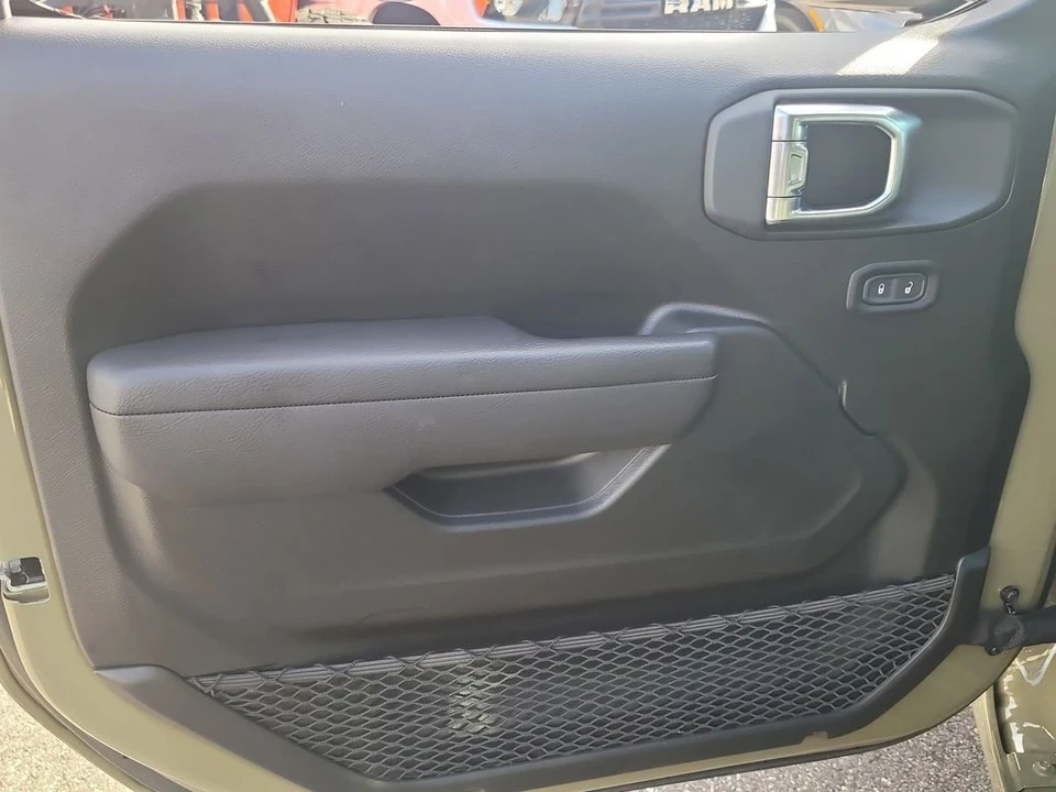 2025 Jeep JL Wrangler - Image 10 of 21