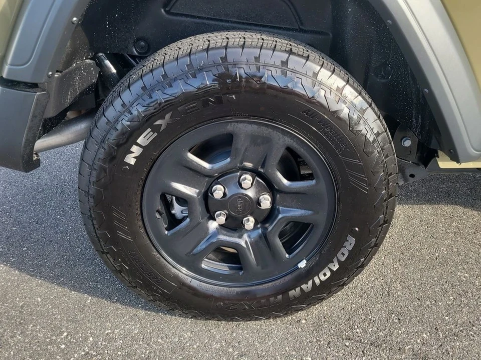2025 Jeep JL Wrangler - Image 5 of 21