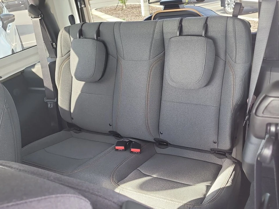 2025 Jeep JL Wrangler - Image 14 of 21