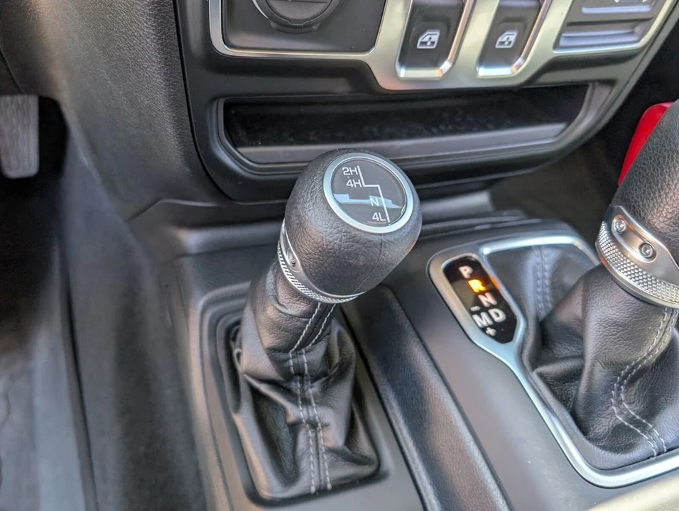 2025 Jeep JL Wrangler - Image 20 of 21
