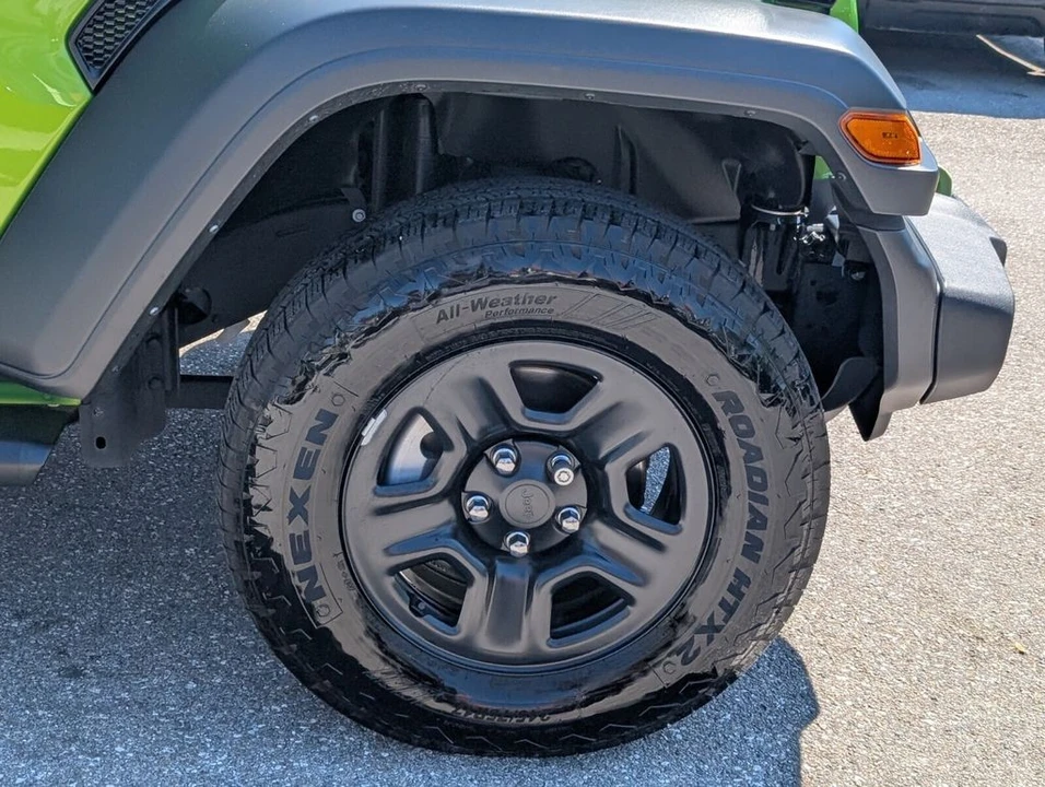 2025 Jeep JL Wrangler - Image 9 of 21