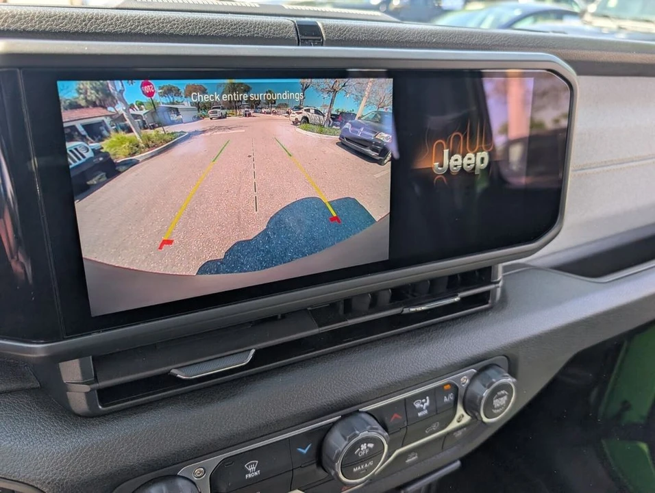 2025 Jeep JL Wrangler - Image 17 of 21