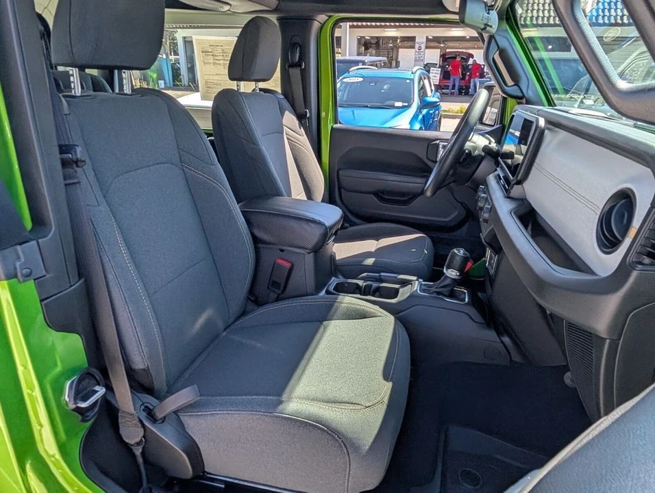 2025 Jeep JL Wrangler - Image 15 of 21