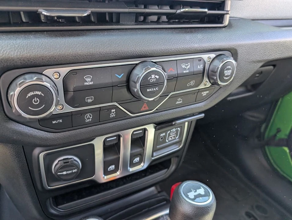 2025 Jeep JL Wrangler - Image 18 of 21